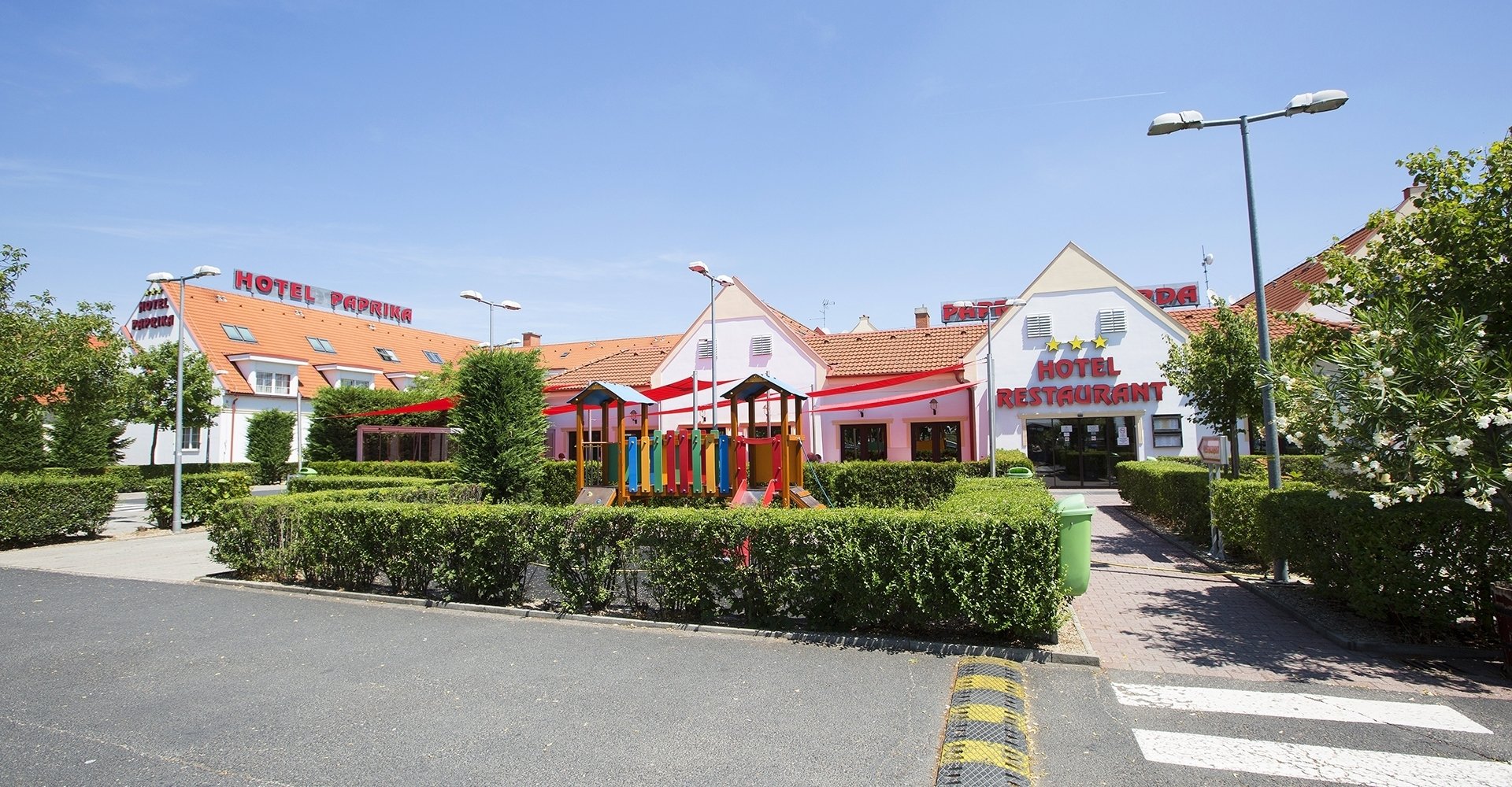 Paprika Hotel az M1es autópálya mellett Hegyeshalom